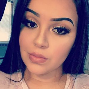 Meet your Posher, Lesly